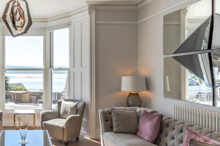 客廳牆面鏡面室內設計