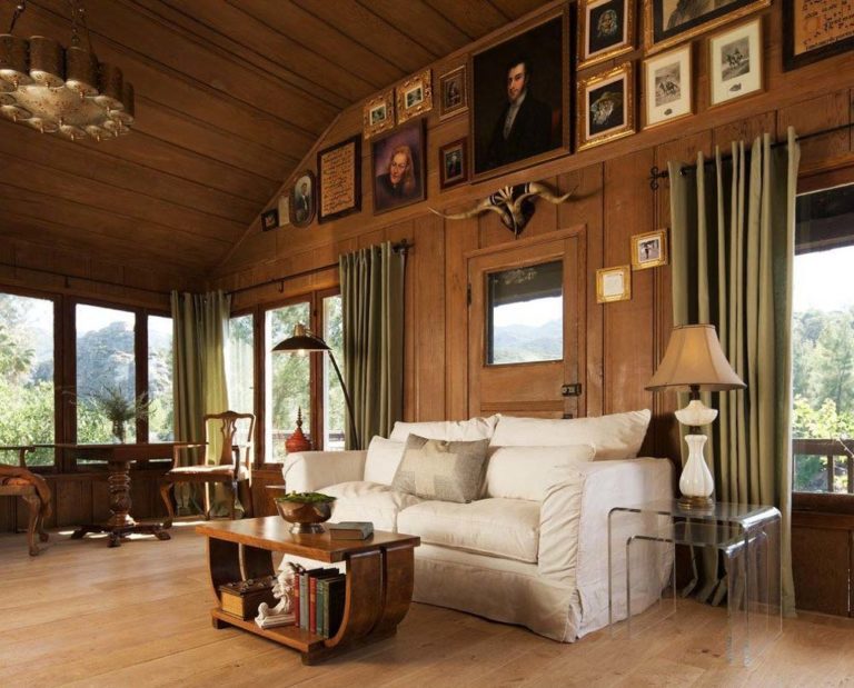 美式風格裝潢設計客廳沙發背牆壁畫相框