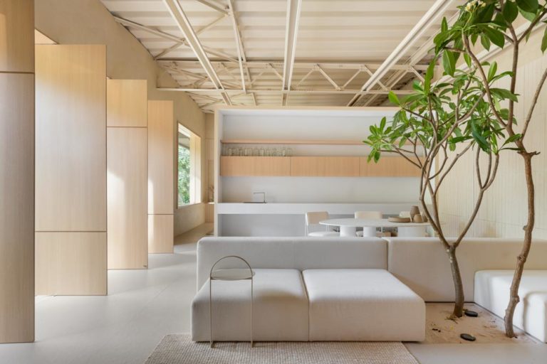 Wabi Sabi日式侘寂風格美學設計裝潢案例客廳餐廳盆栽旋轉門鐵皮屋