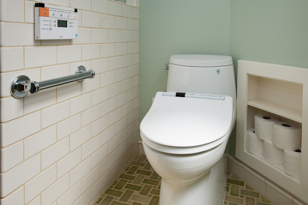 浴室設計裝潢地鐵磚馬桶壁龕收納安全扶手退休宅
