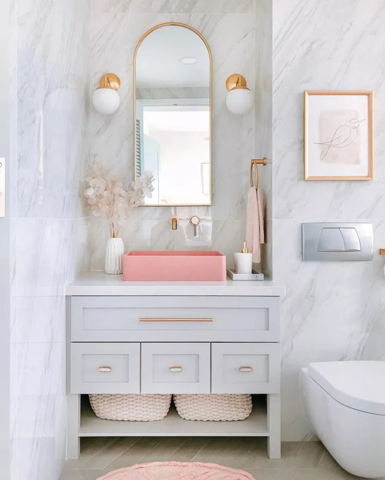 浴室設計裝潢大理石浴櫃鏡子壁燈相框馬桶收納設計