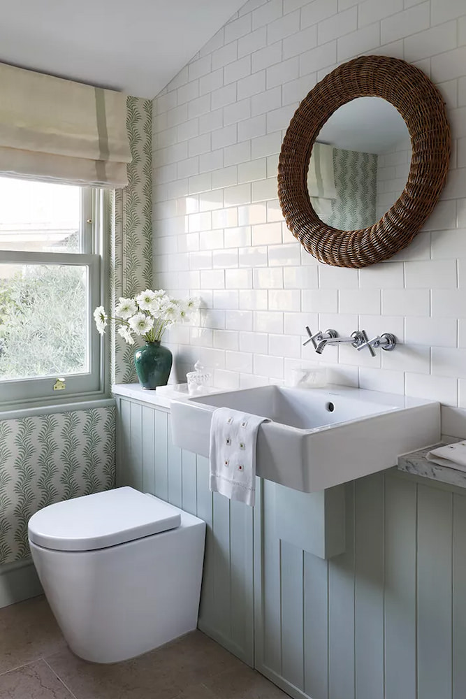 浴室設計裝潢磁磚鏡子洗手檯馬桶壁紙