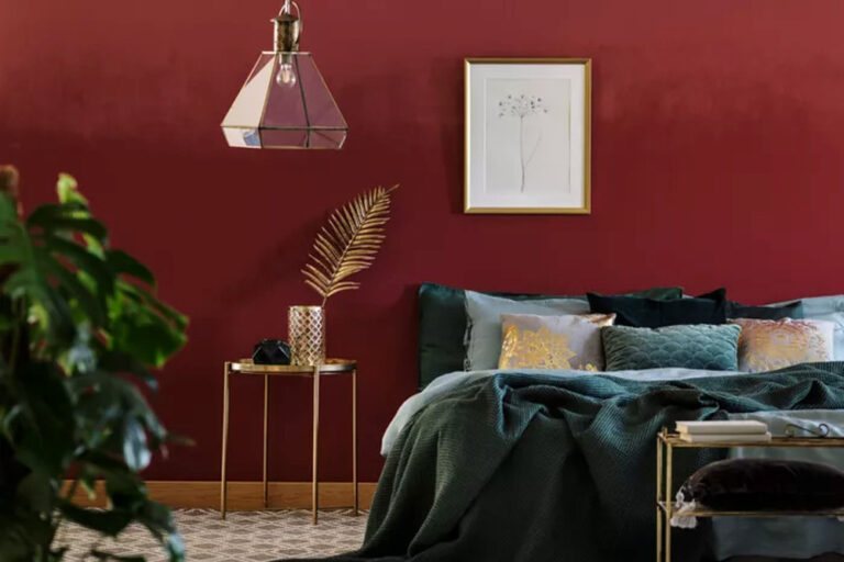 房間牆壁油漆顏色紅色配色技巧金色家具家飾