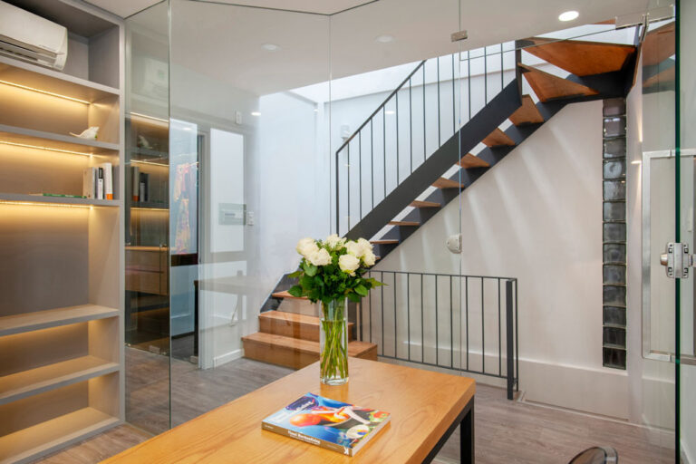 狹長型屋設計格局老屋透天裝潢玻璃隔間樓梯