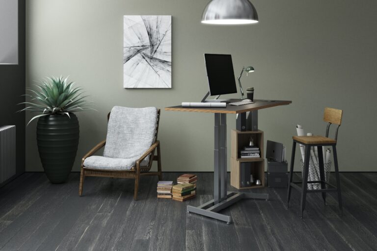 居家工作可使用升降桌，避免一直坐著導致工作延伸出來的病痛與職業傷害