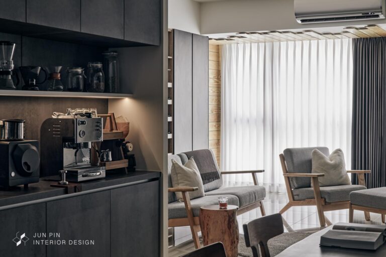 咖啡機、氣泡水機等,在櫃體或牆面配置開放空間或可調層板