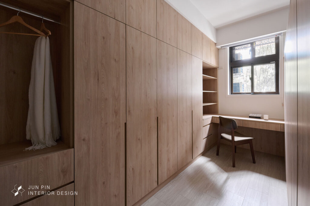 實木皮的更衣室也是常見的材質