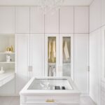 大坪數ㄇ字型更衣室讓分類更清晰甚至可以收納配件