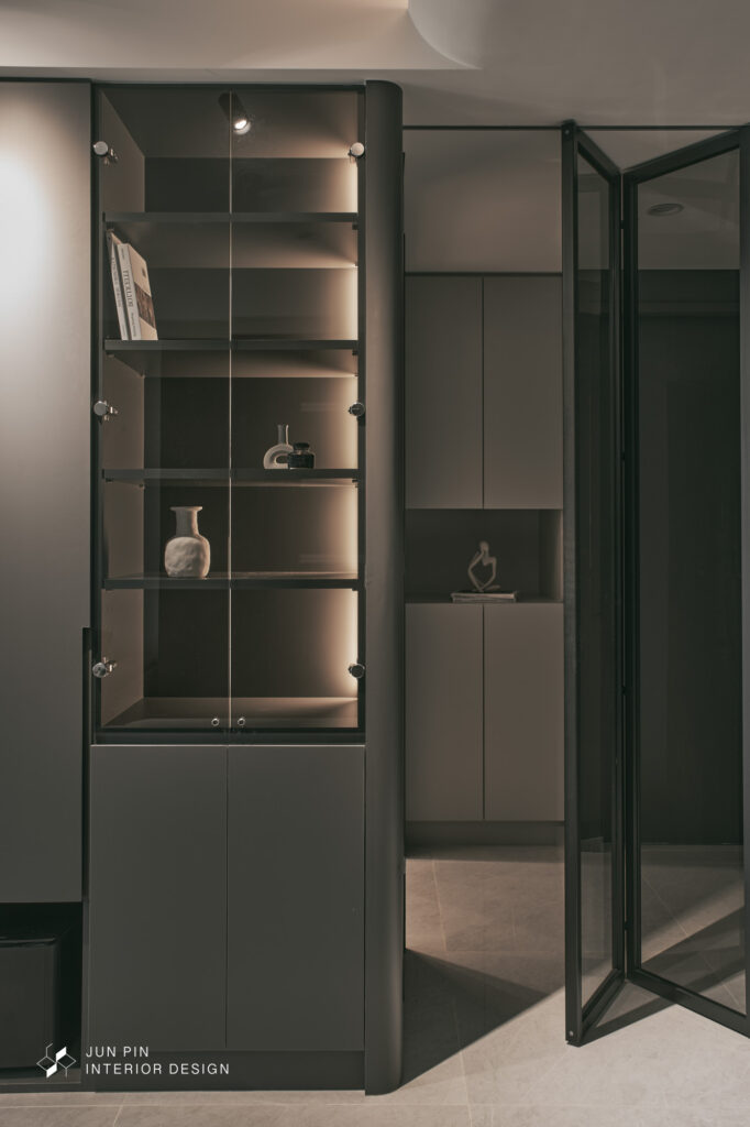 灰色搭配烤漆玻璃顯得現代高級