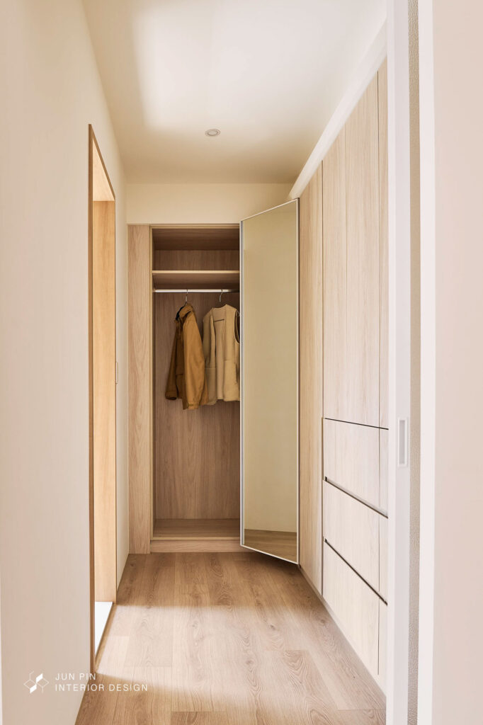 小坪數更衣室(約1-2坪)要著重在「收納與機能最大化」