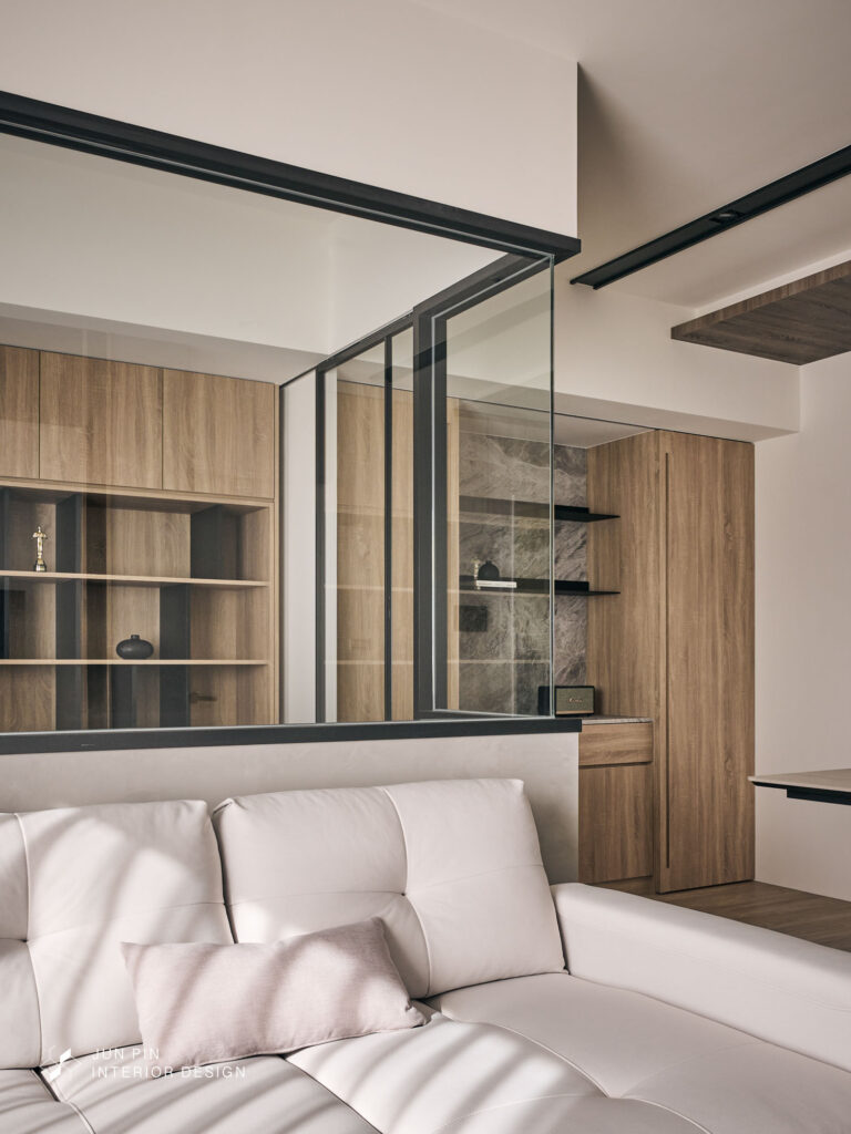 皮革沙發是清潔時最容易被忽略的區域