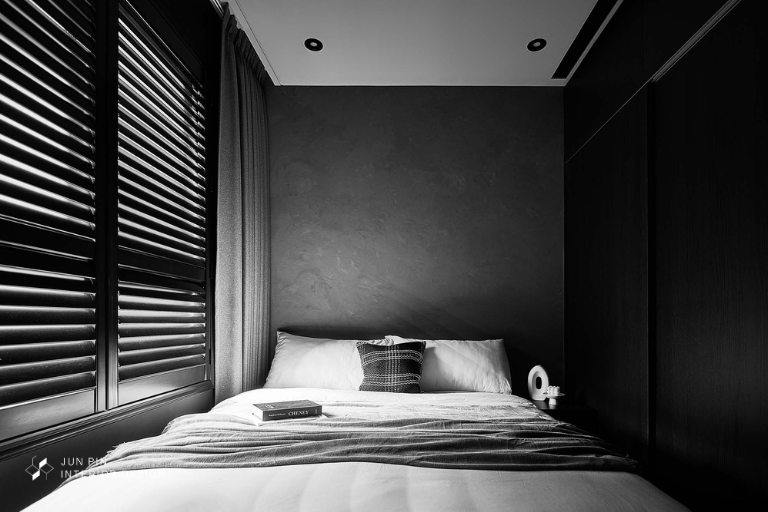 桃園龜山｜有看到我的黑色皮鞋嗎 14坪現代帥黑宅