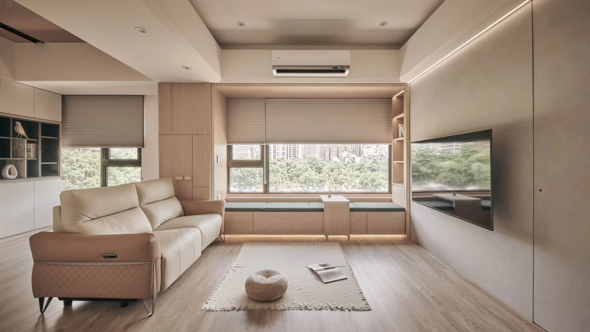 將空間的重心擺在公領域，且以簡單溫暖的色調和日式氛圍為主