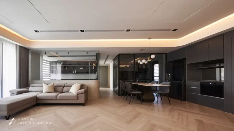 日式輕工業風的重點，在於把工業元素「降低存在感」，讓空間回到生活本身，呈現自然、溫潤且耐看的居住氛圍