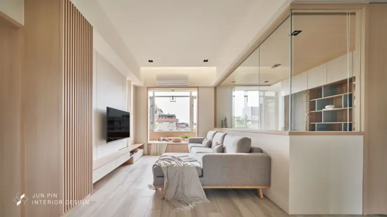 無印風家具通常會以自然感為主，如木質家具、棉麻布料或霧面材質等