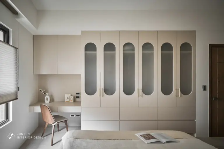 圓弧的造型也較為溫柔、優雅，展現出女孩房的溫馨、柔軟感。