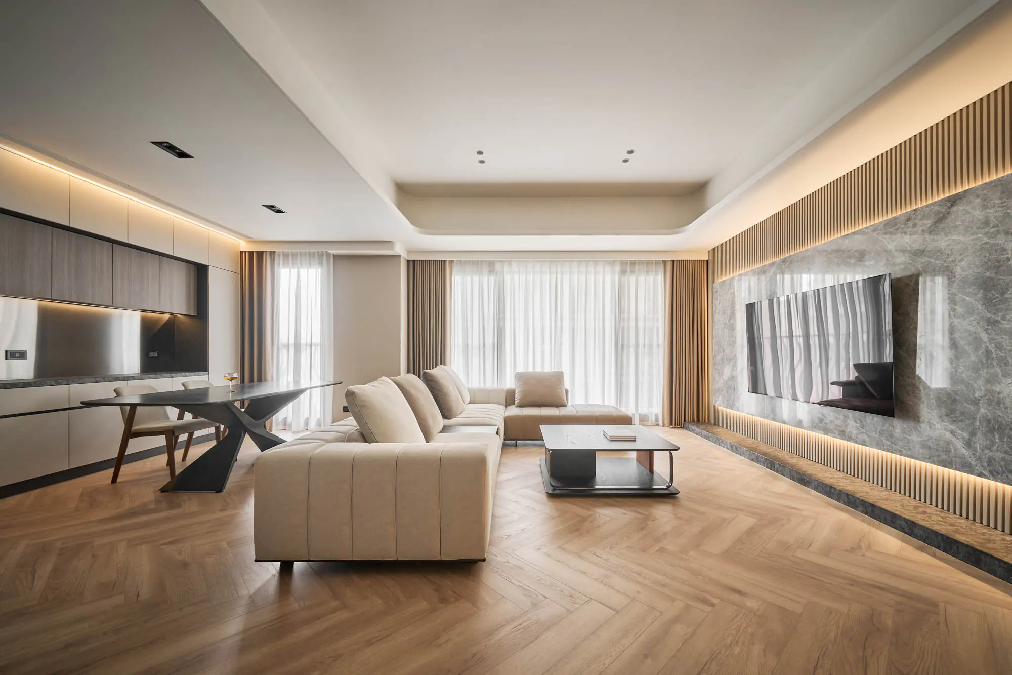 現代沉穩融合奶油溫馨，碰撞出高級又溫馨的36坪飯店感居家