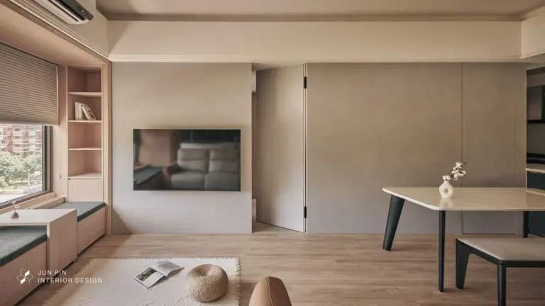 若門縫未加裝高密度氣密條，聲音就會像水流一樣滲入