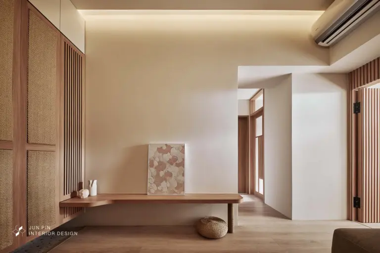 希望空間能有較多暖色系的元素，讓小小的空間依然能有溫馨和溫暖的生活氛圍