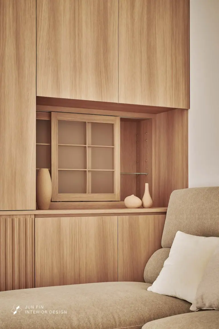 特地做了一個平台，且利用日式拉門的設計，將此處變成了小小的室內窗