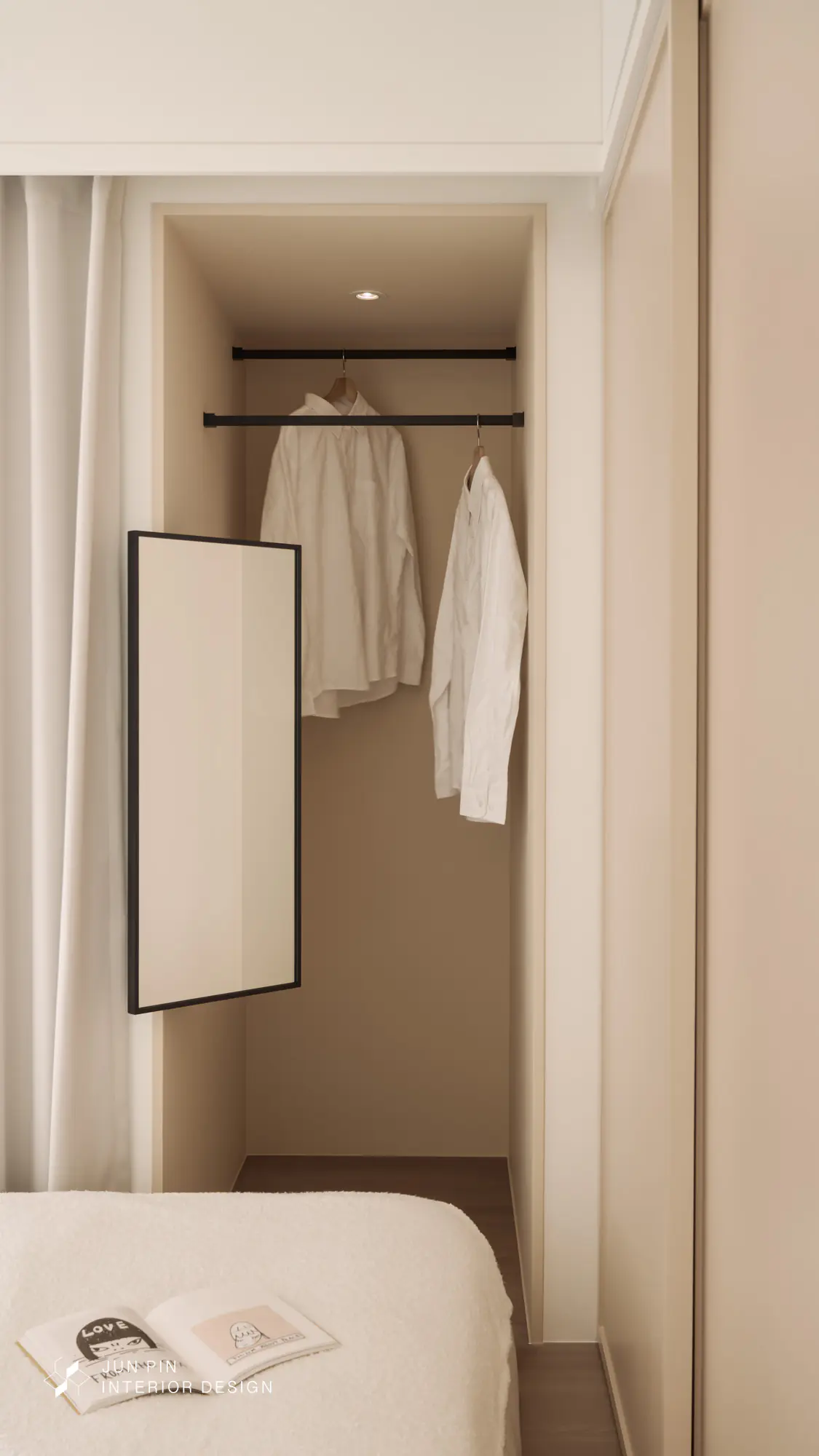 設計師將左側的畸零空間直接設置開放掛衣感，避免全是牆面顯得空間太過壓迫，同時也能作為汙衣櫃的功能使用，讓空間機能更加完善。