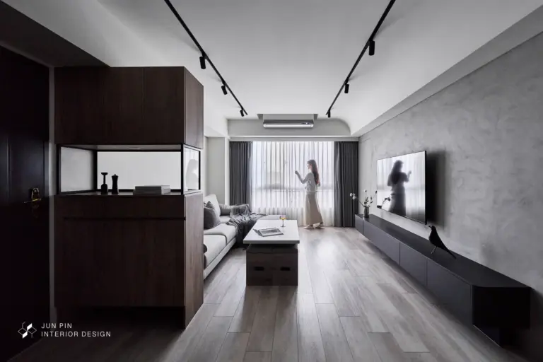 固著於建築物構造體的天花板裝修屬於室內裝修範圍，圖為中和現代簡約宅弧形天花